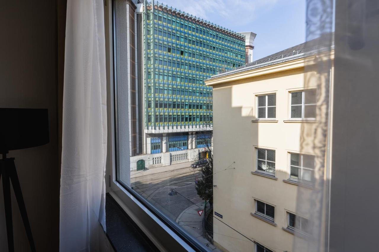 Apartment Bright Stylish With A Balcony In A Location *