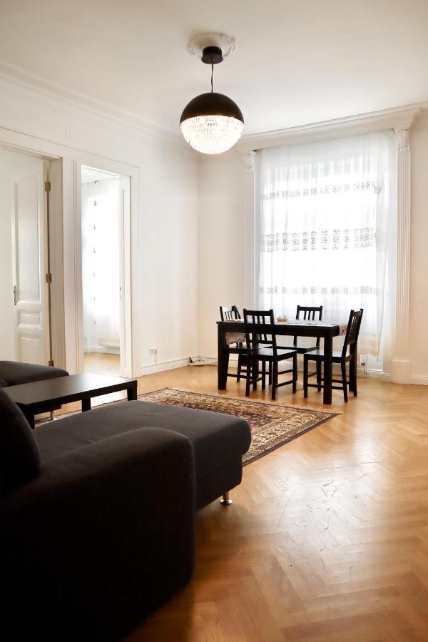 3 Stops To Mainstation Apartment Wien