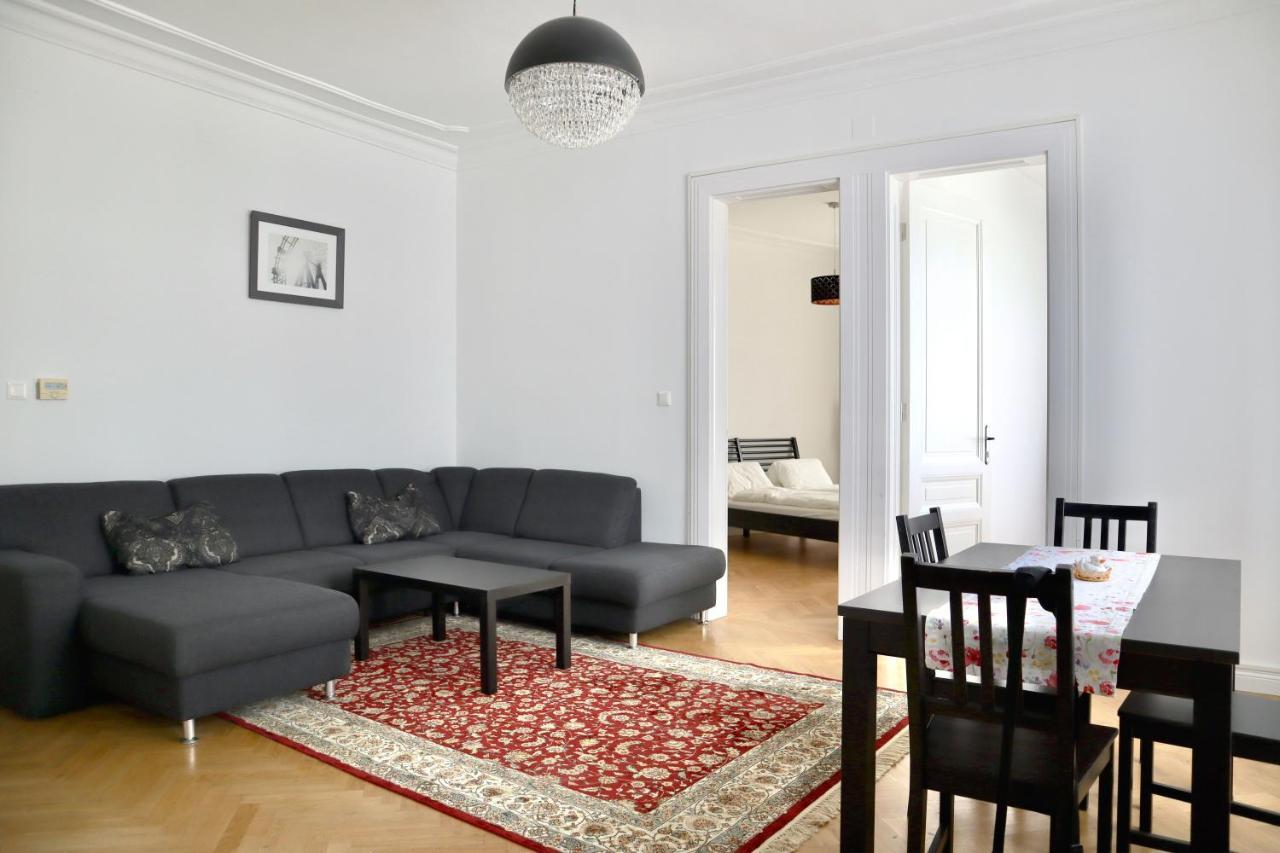 3 Stops To Mainstation Apartment Wien