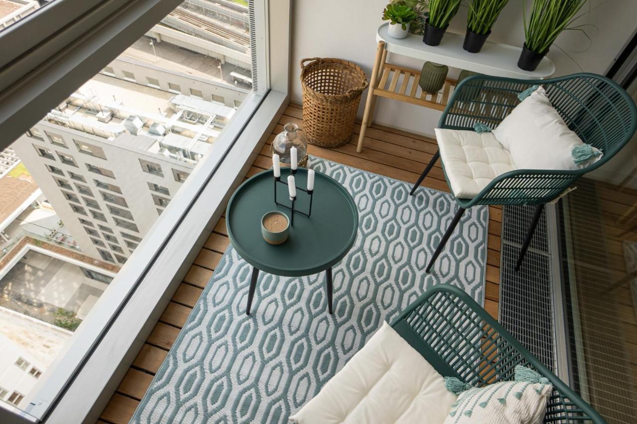 Posh On 22nd Floor + Loggia, Pool, Gym, Sauna *