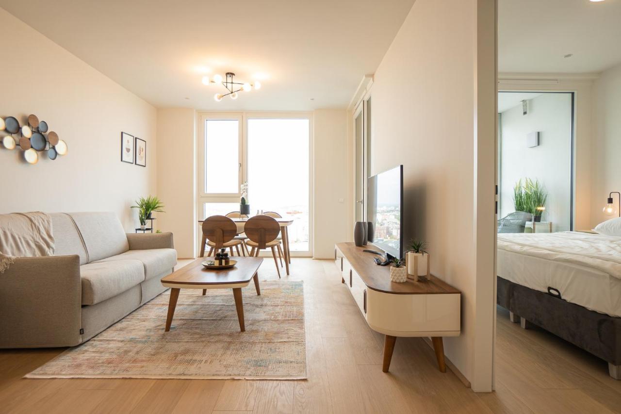 Posh On 22nd Floor + Loggia, Pool, Gym, Sauna