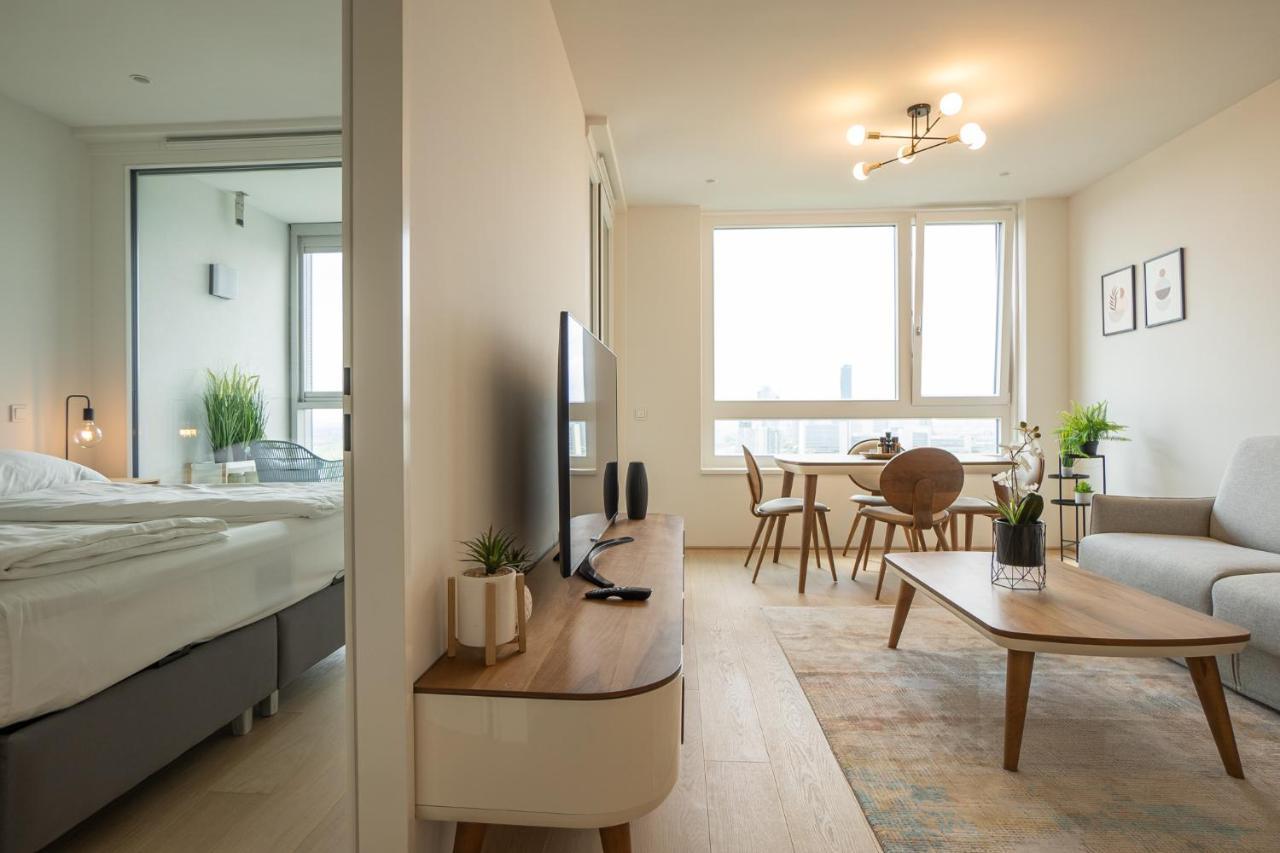 Posh On 22nd Floor + Loggia, Pool, Gym, Sauna Appartamento
