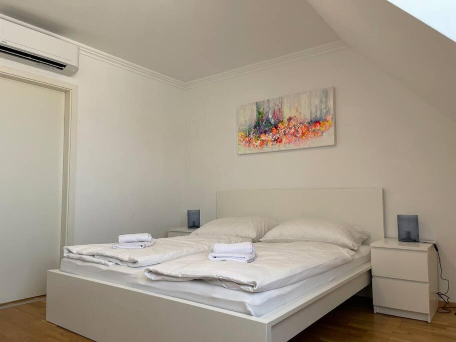 Dachgeschoss Fuer 4 Mit Terrasse