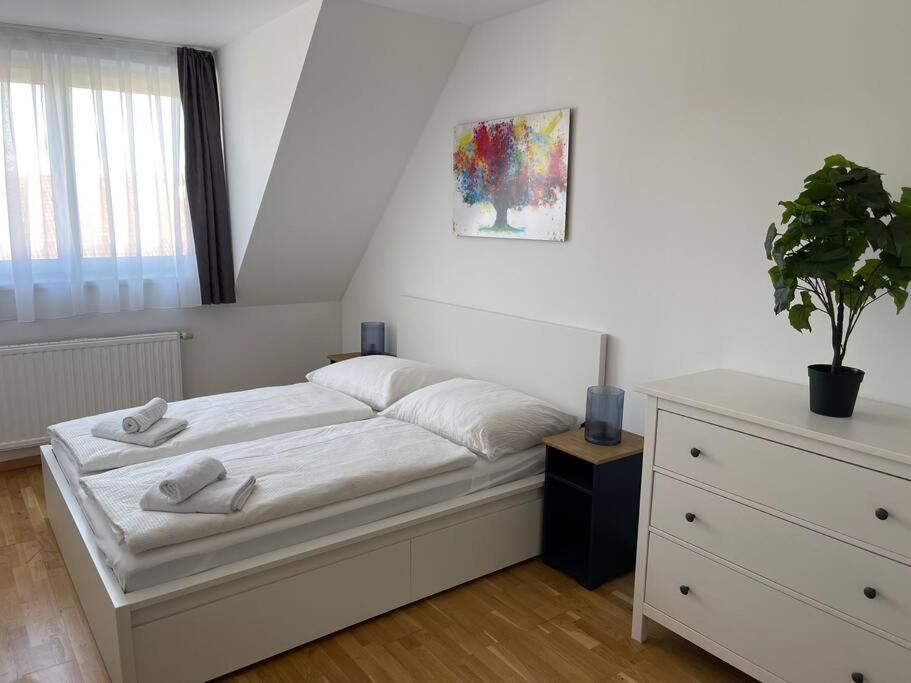 Dachgeschoss Fuer 4 Mit Terrasse Apartment