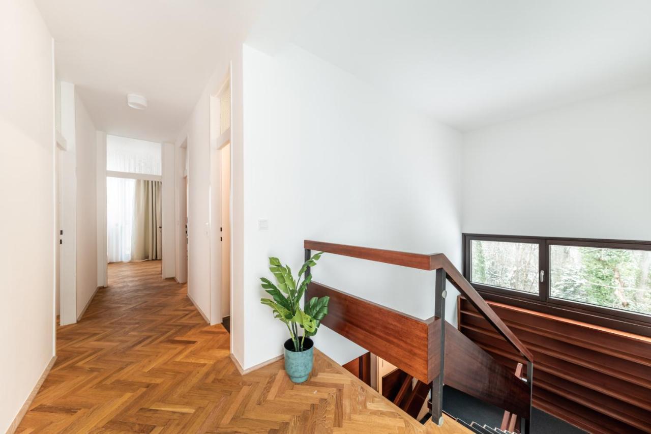 Porsche Mit Garten Und Garage In Bestlage Von Doebling In *