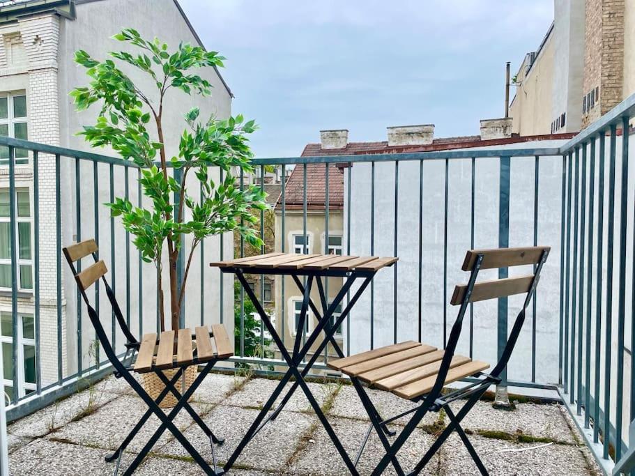 Rooftop With Free Parking & Balcony & Ac Apartment *