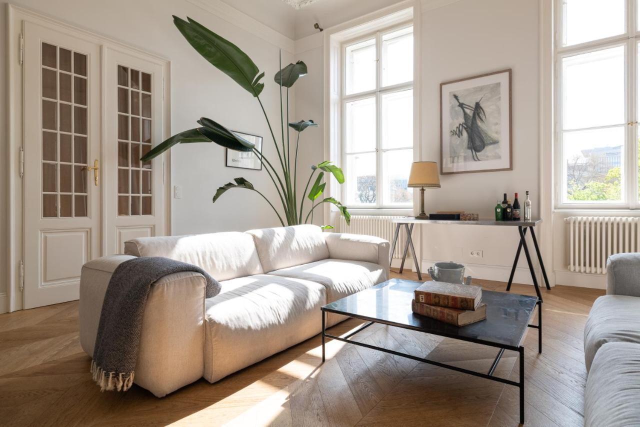 Apartment 2-bedroom With Private Library