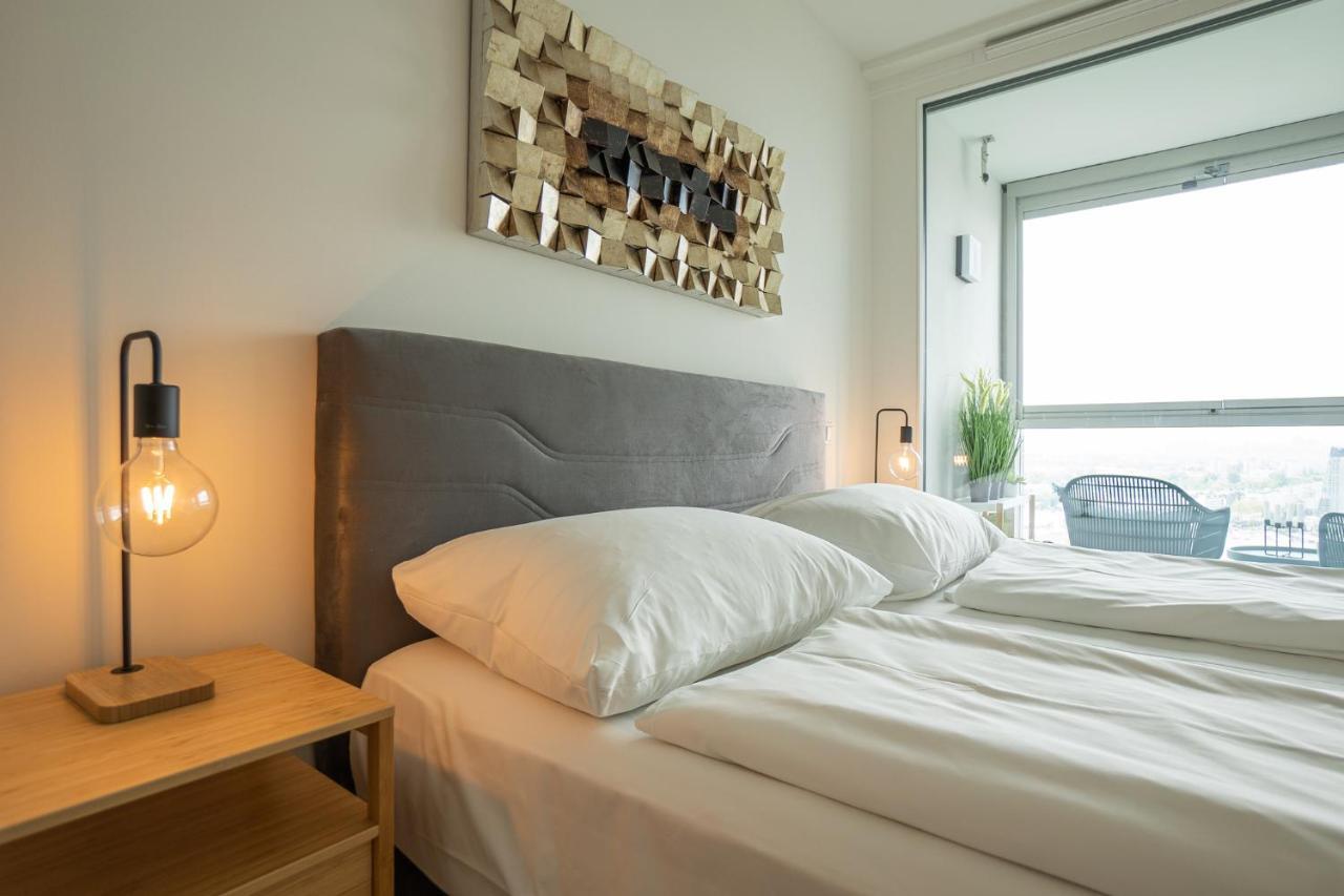 Posh On 22nd Floor + Loggia, Pool, Gym, Sauna