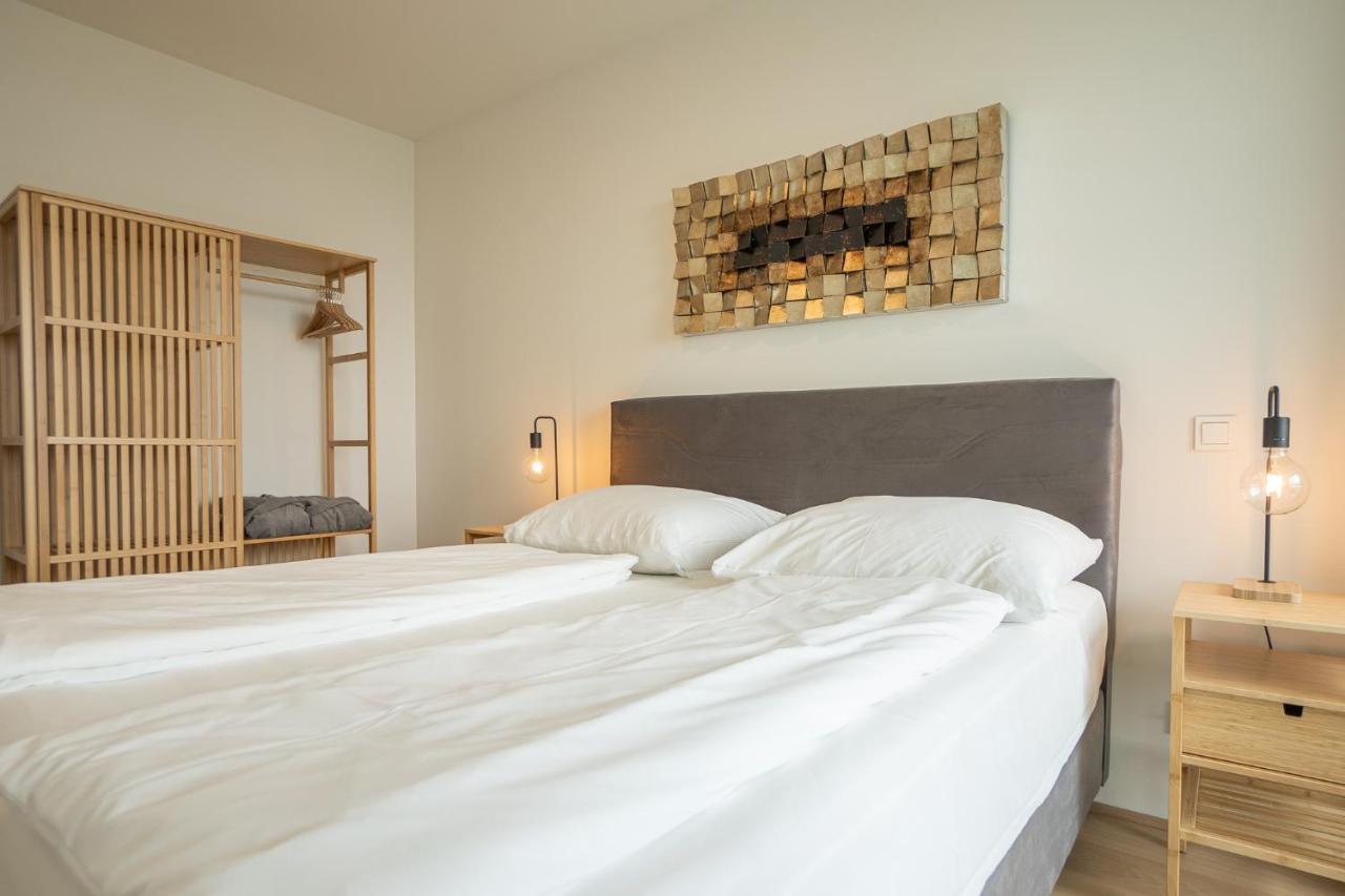 Posh On 22nd Floor + Loggia, Pool, Gym, Sauna *