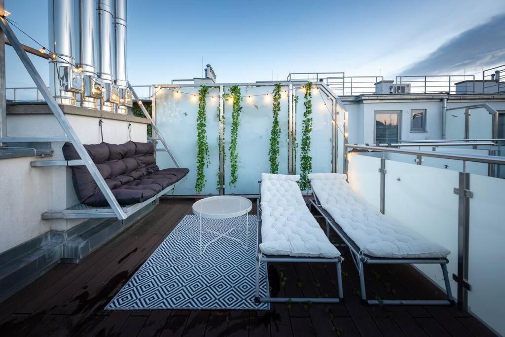 Bright With Two Terraces In 1020/vienna