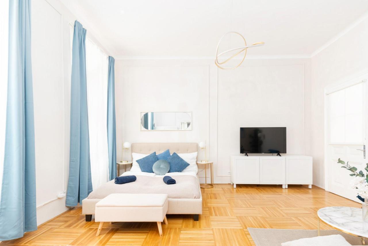 Spacious And Near Metro I Close To Parks I Akh Viena