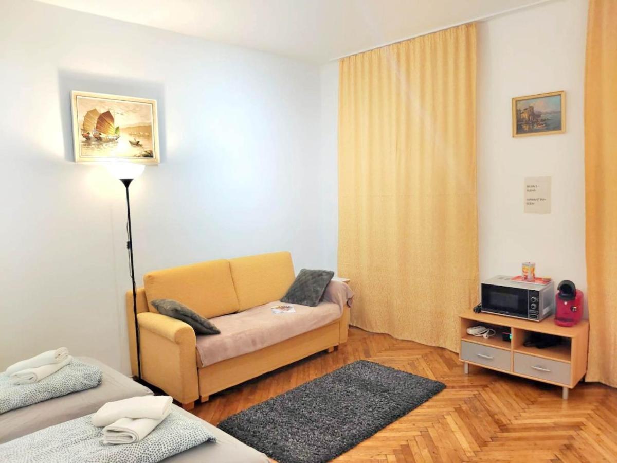 Center ! 3 Stops Away From The Center Of Vienna! Apartment *