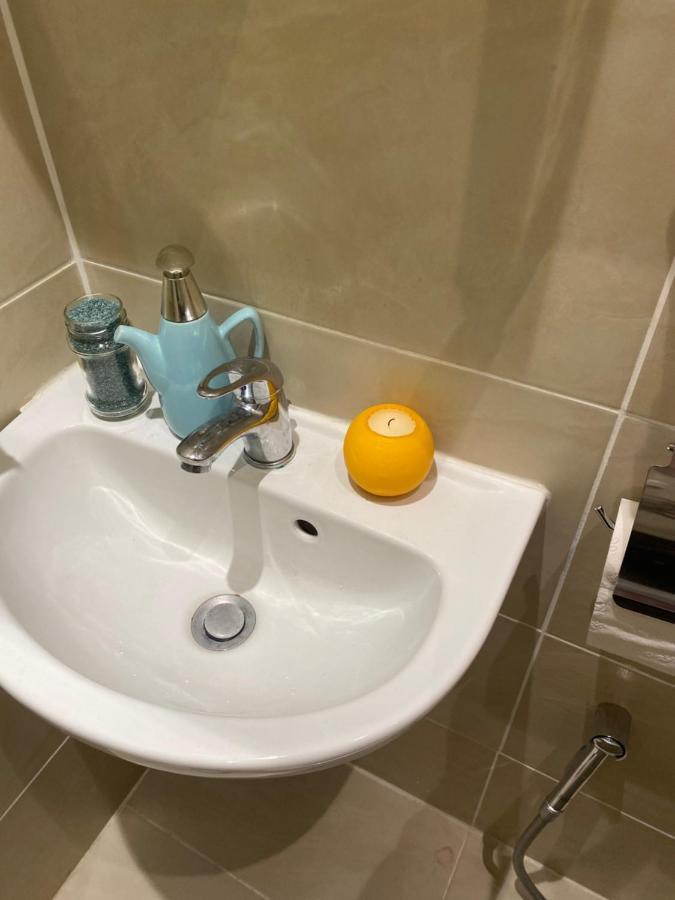 Grosszugiges 2-br-apt Im Zentrum