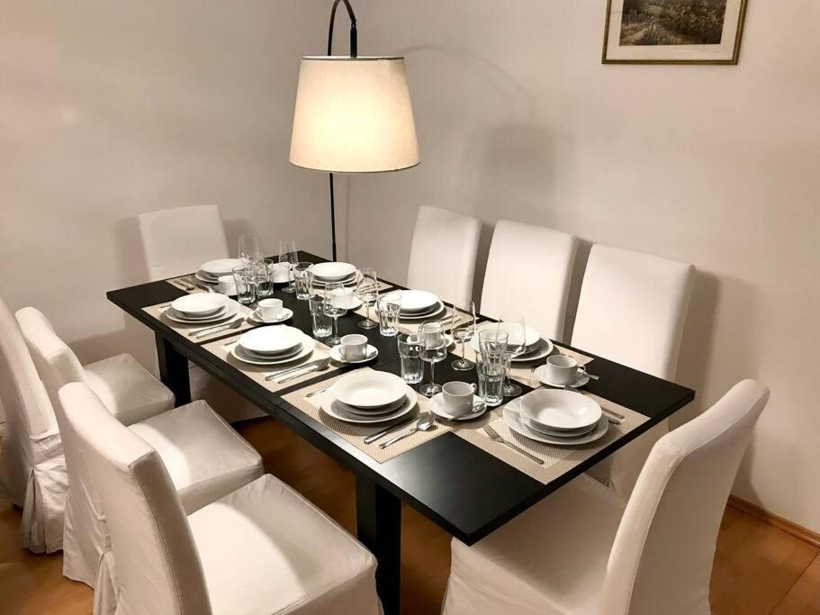 Near Vic Austria Center, 90sqm, 3br, Lr, Kitchen, 6min To Vic, 10min To City U1