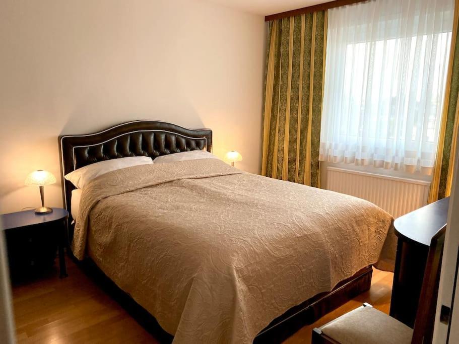 Near Vic Austria Center, 90sqm, 3br, Lr, Kitchen, 6min To Vic, 10min To City U1 Apartment Wien