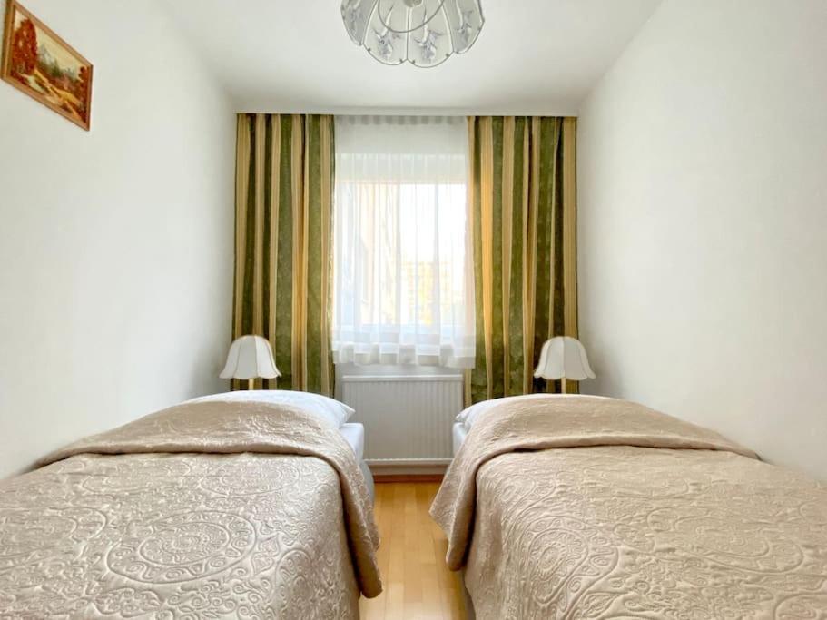 Near Vic Austria Center, 90sqm, 3br, Lr, Kitchen, 6min To Vic, 10min To City U1