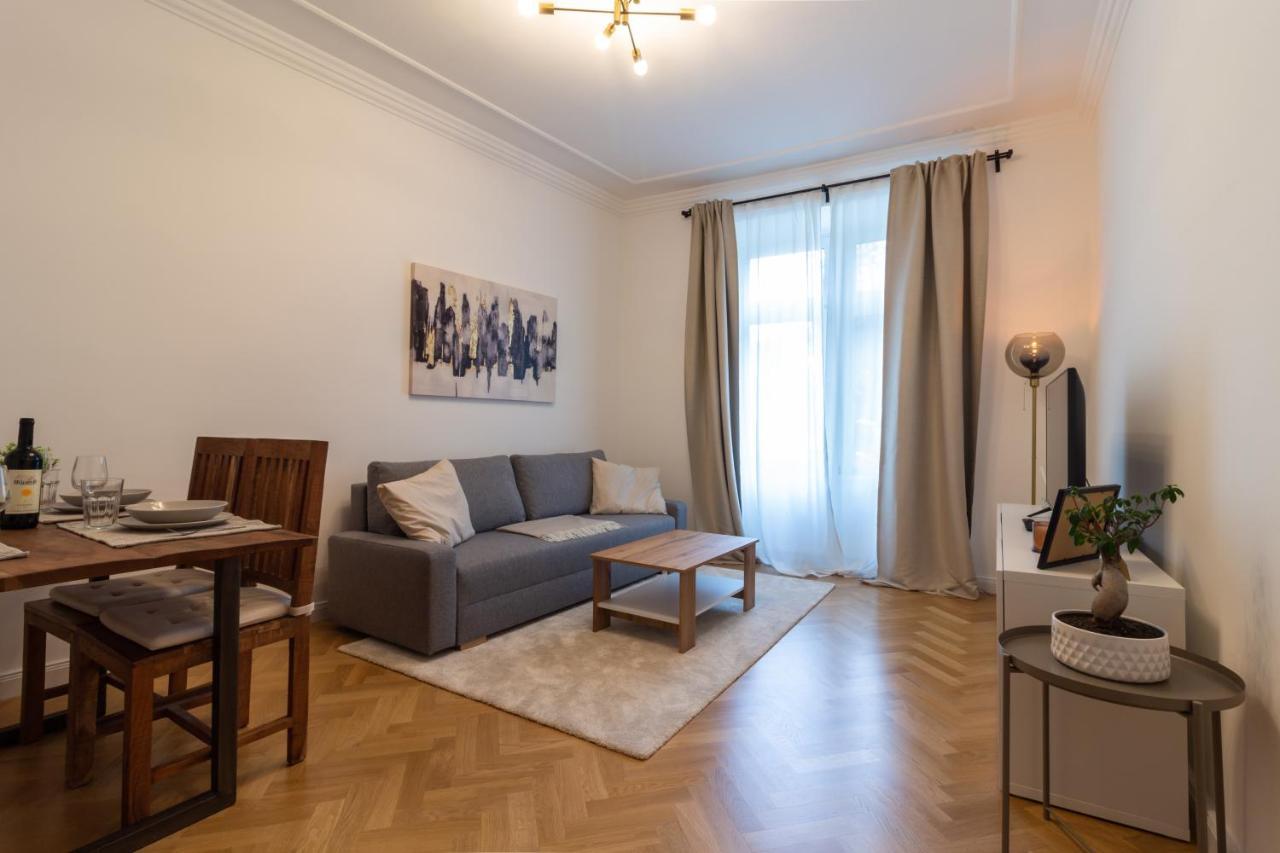 Viennese Apartment *