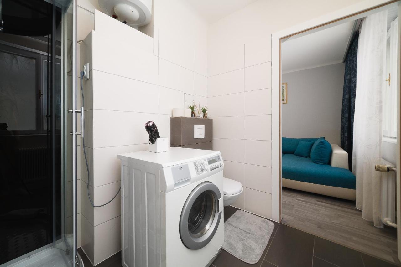 Brand-new On Shopping Street In Schoenbrunn With Lift Access Vienna