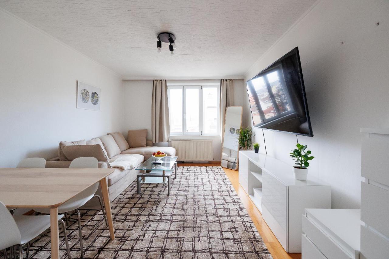 Cozy Near Center Apartment *