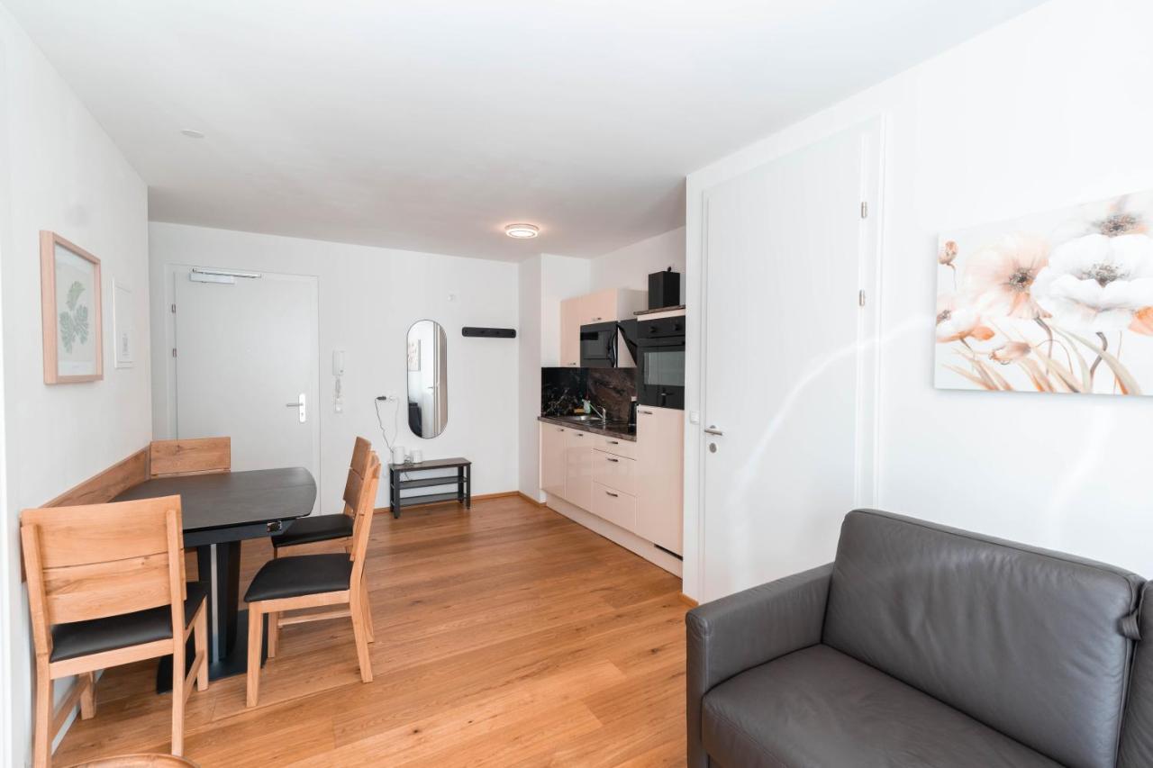 Modern With Big Balcony Near City Center Apartment