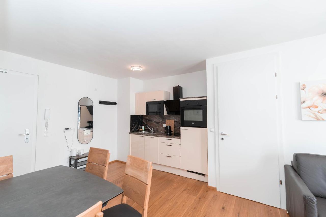 Modern With Big Balcony Near City Center Apartment Vienna