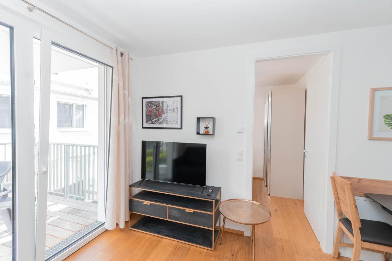 Apartment Modern With Big Balcony Near City Center