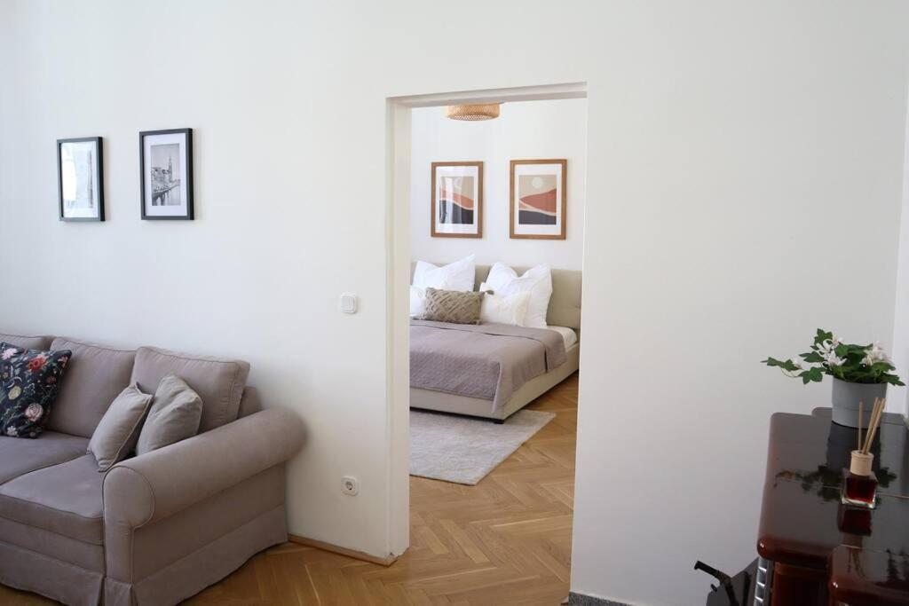 Apartment Bloom - Cozy Apartment, 5 Stops To Center
