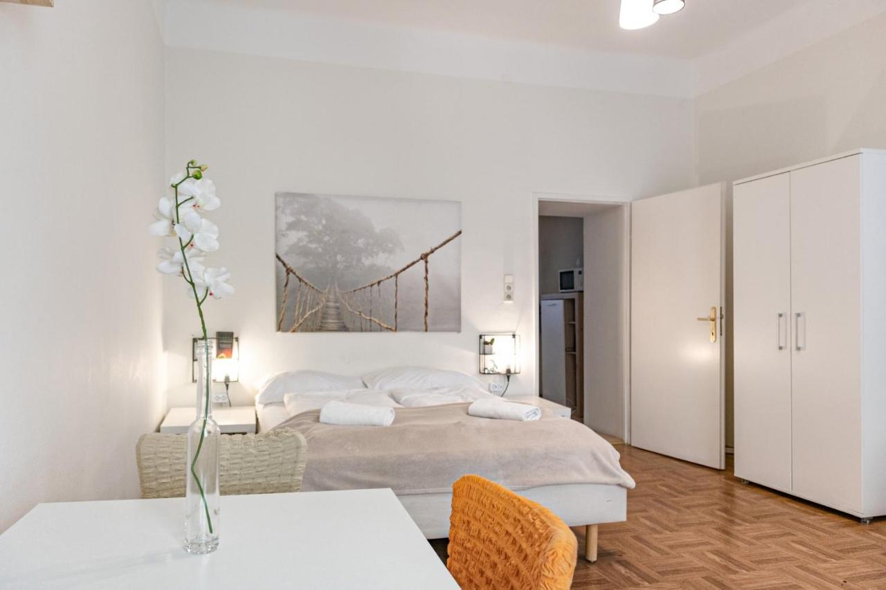 Convenient 1br In The Heart Of *