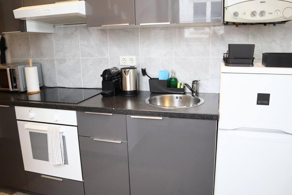 Bloom - Modern One Bedroom Apartment *