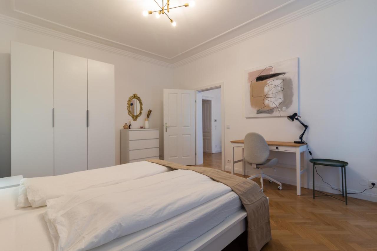 Viennese Apartment *