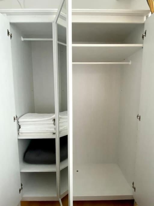 Near Vic Austria Center, 90sqm, 3br, Lr, Kitchen, 6min To Vic, 10min To City U1 Apartment