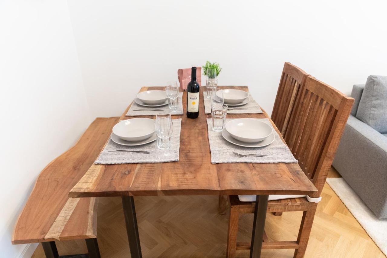 Viennese Apartment *