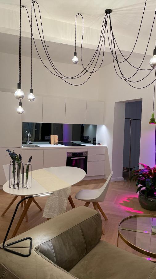 Downtown Apartment *