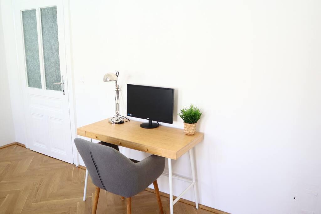 Bloom - Cozy Apartment, 5 Stops To Center *