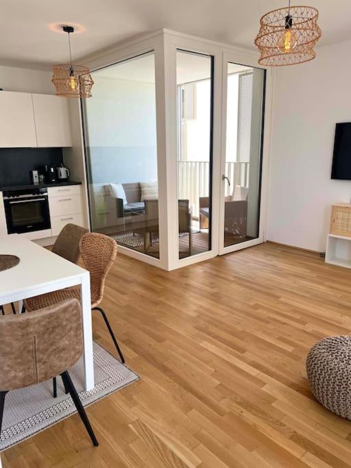 Donaublick Oasis: Stylische Apartment *