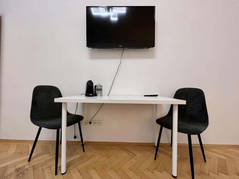 Little Cozy - Enjoy Viennas Spring Season Apartment *