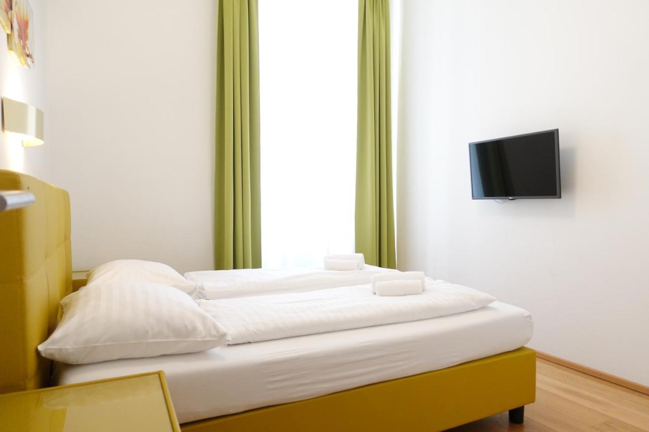4 Red Star 8 Apartment *