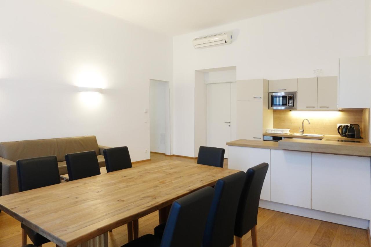 4 Red Star 8 Apartment