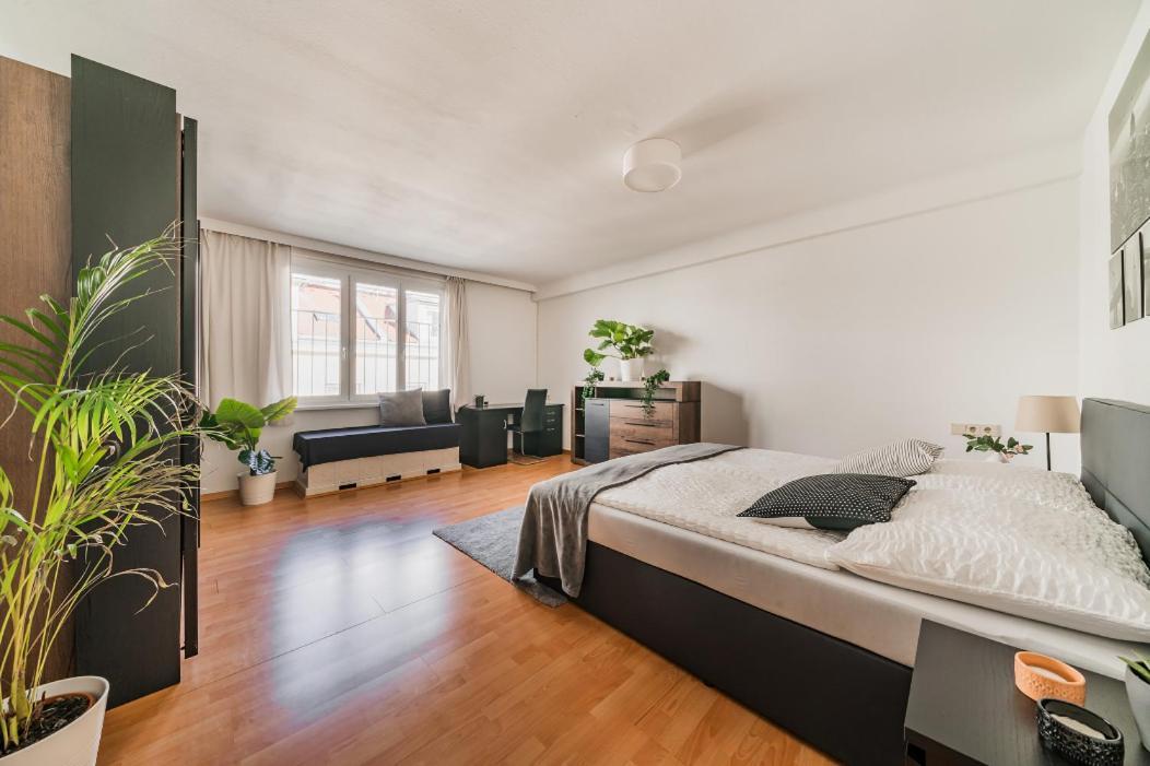 Feelhome-karmeliterviertel-6 Gaeste-wifi-smart Tv Apartment *