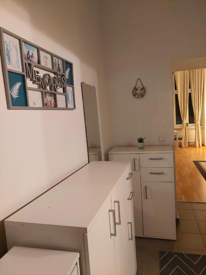 Cozy 40m2 In & Beautiful Family Area Right At Subway & Park Apartment *