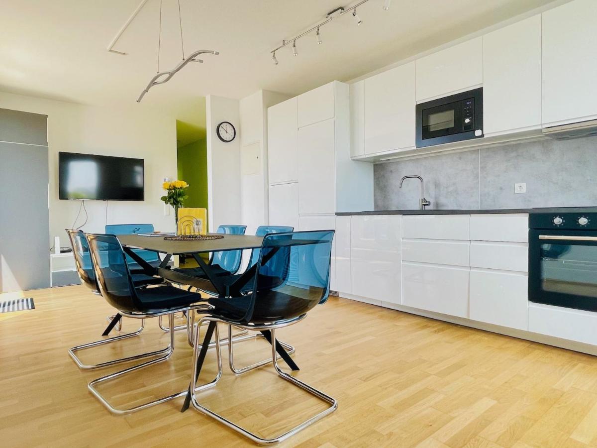 Apartment Sonnenwohnen Penthouse Direkt Bei U-bahn Und Therme Mit Anbindung Ins Zentrum