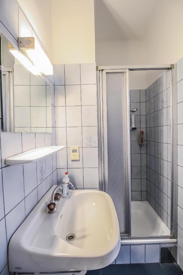Db In Hutteldorferstrasse U3 Area *