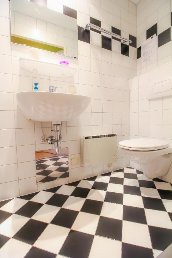 Sb In Lively Area Apartment *