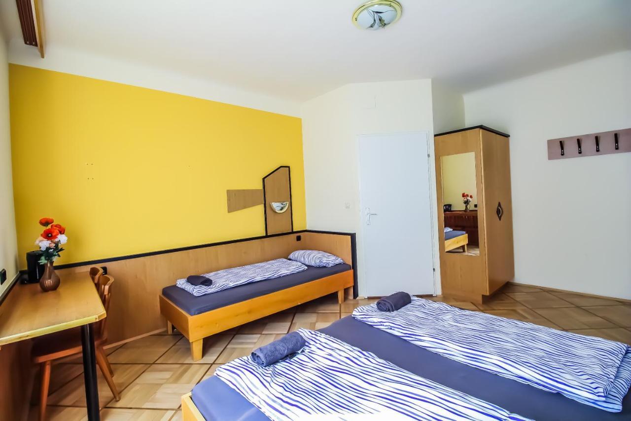 Apartment Cozy In Lively Area *