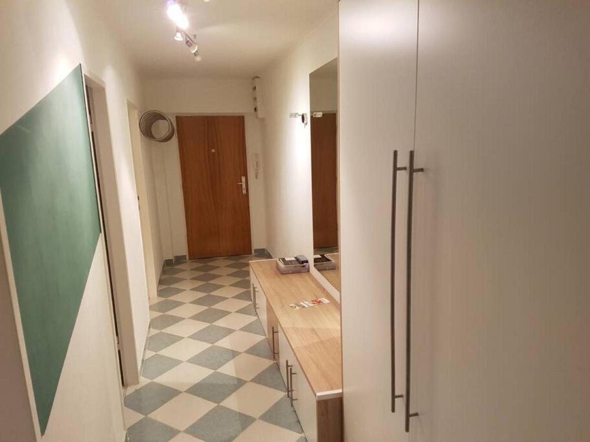 Esslinger Hauptstr Spacious With Loggia Apartment