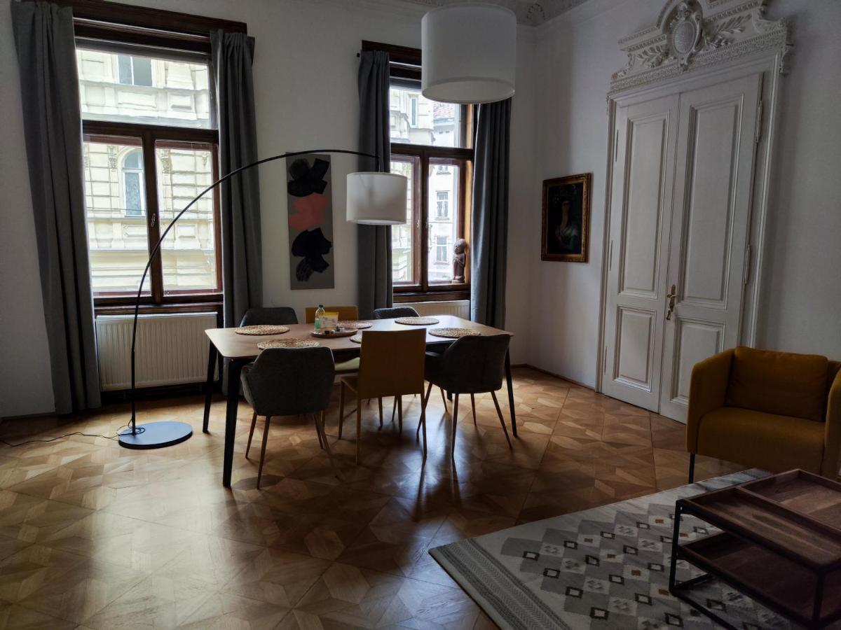 A In A Aristocratic Vienna
