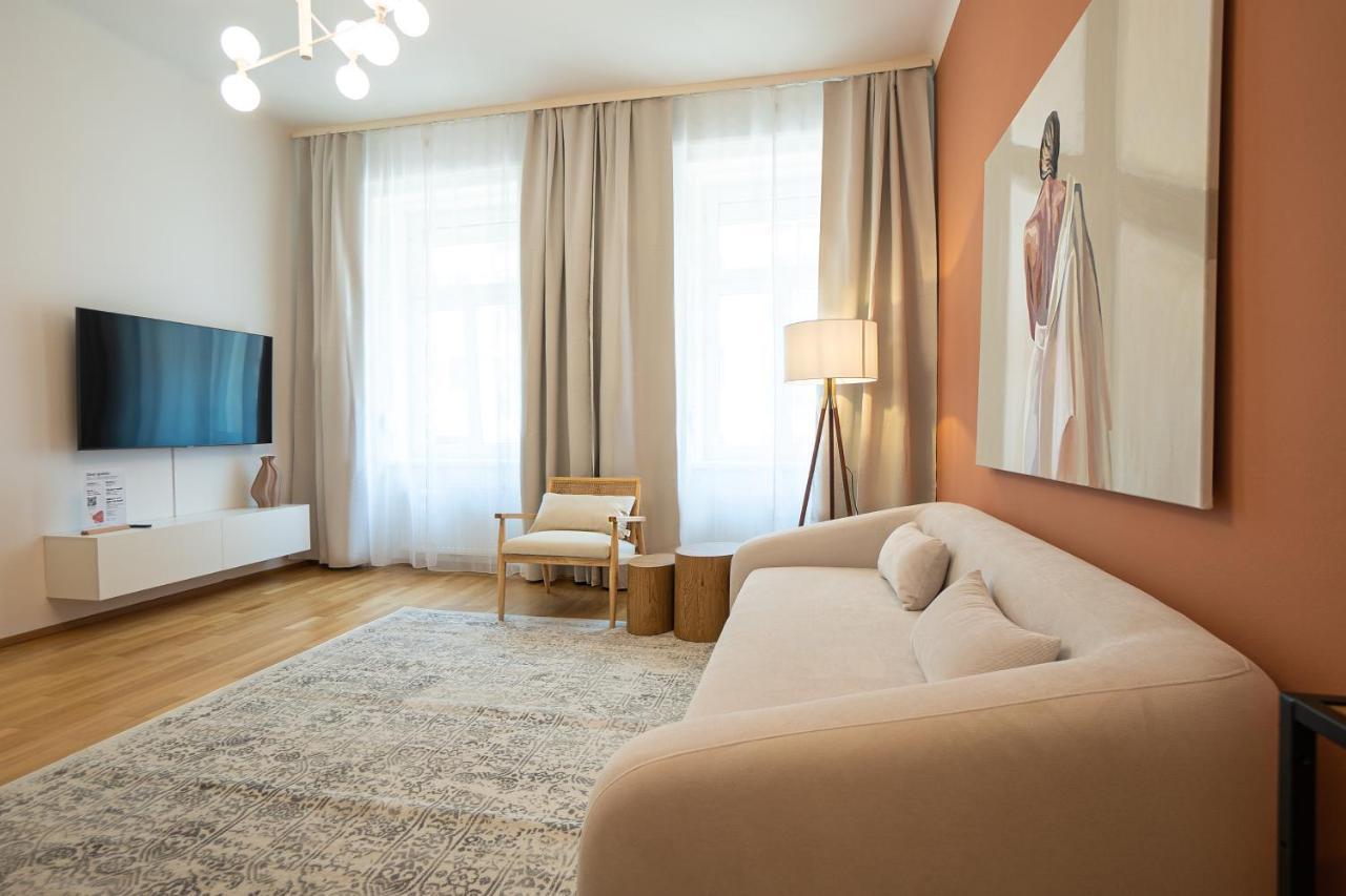 Bright 3-room With A King-size Bed