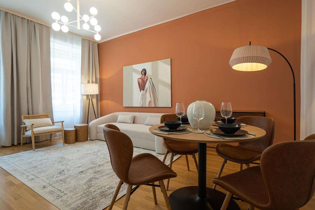 Bright 3-room With A King-size Bed Wien