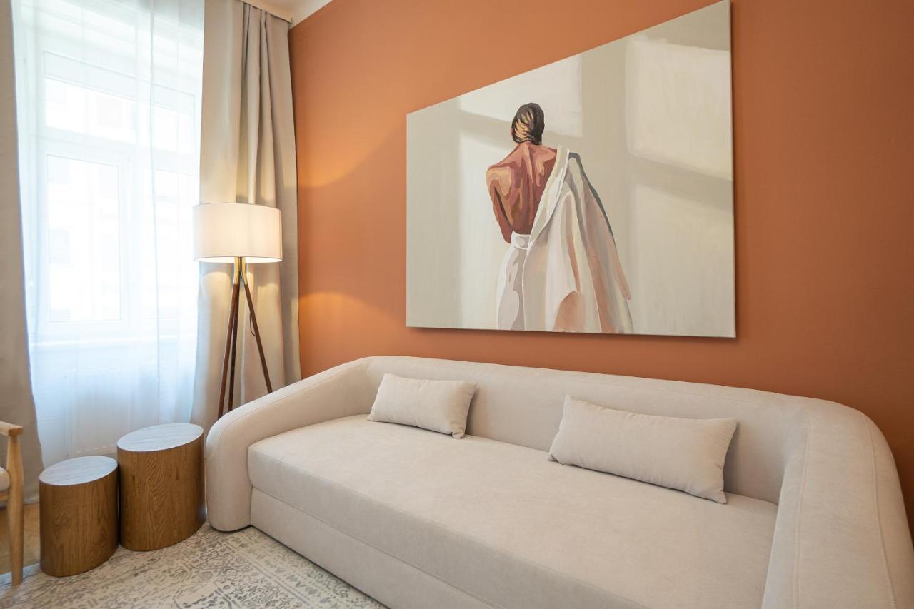 Bright 3-room With A King-size Bed
