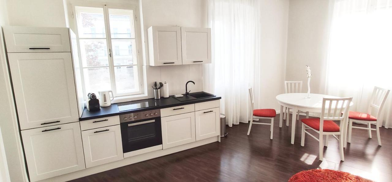 Helle Zweiraumwohnung In Wohngebiet Apartamento